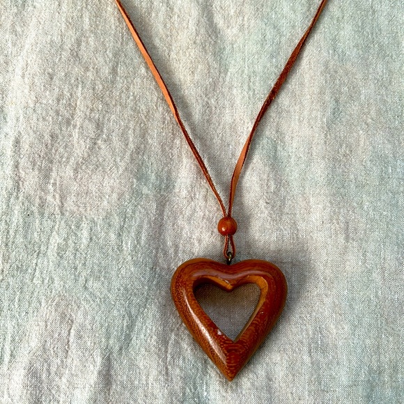 Vintage Wooden Heart Necklace - Picture 6 of 7
